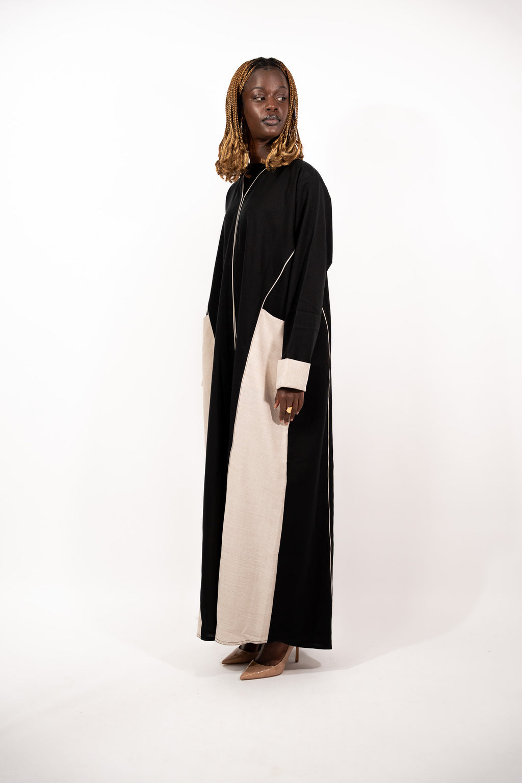 Abaya Lina – The Essential