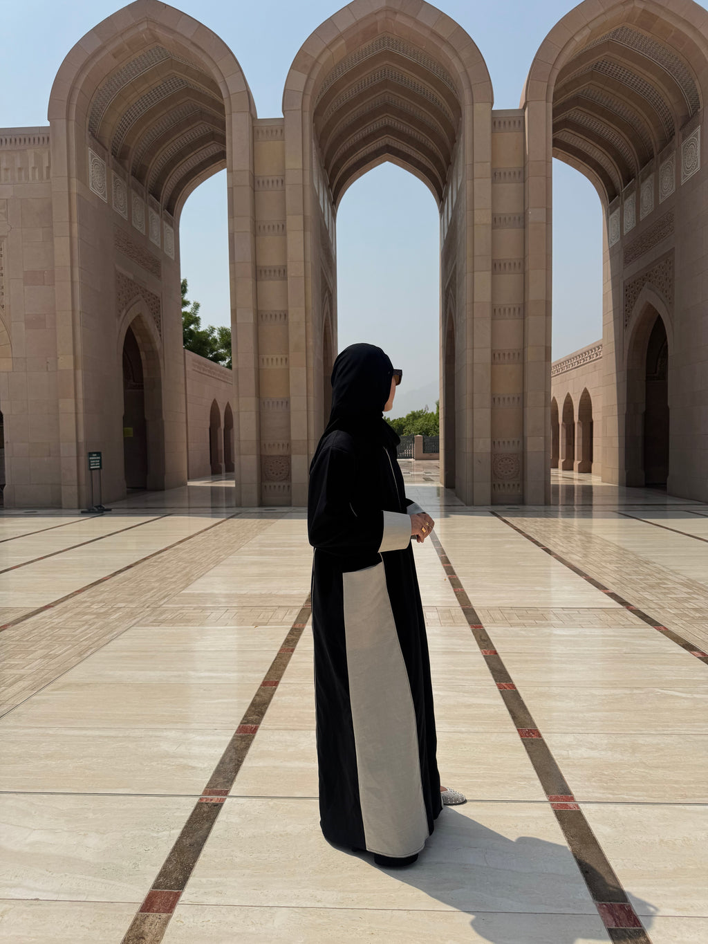 Abaya Lina – The Essential