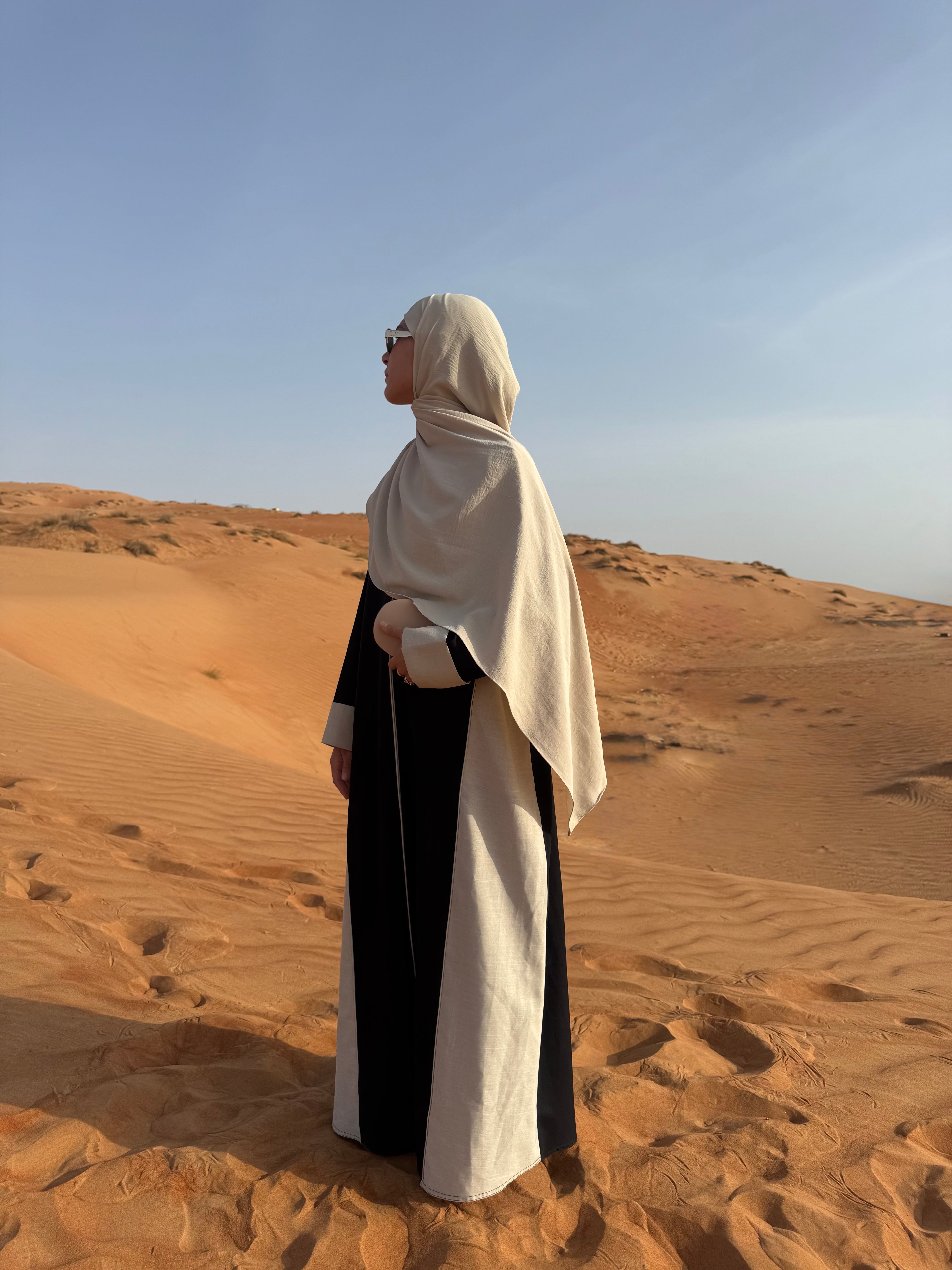 Abaya Lina – The Essential